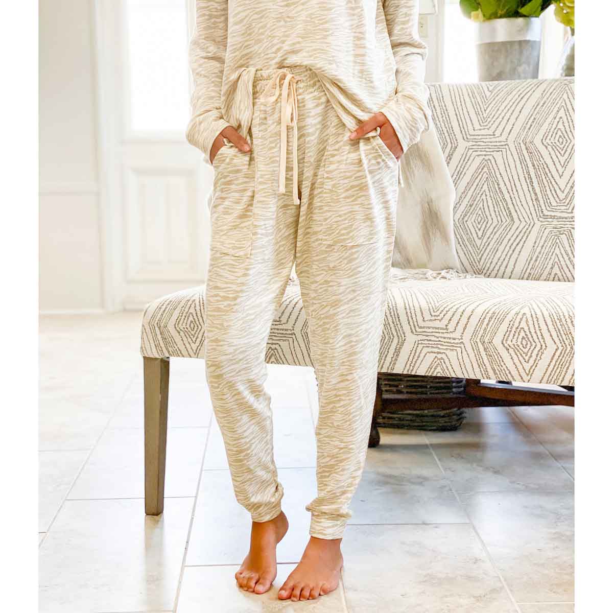 Tiger Stripe Effortless Lounge Jogger   Off White/Shell