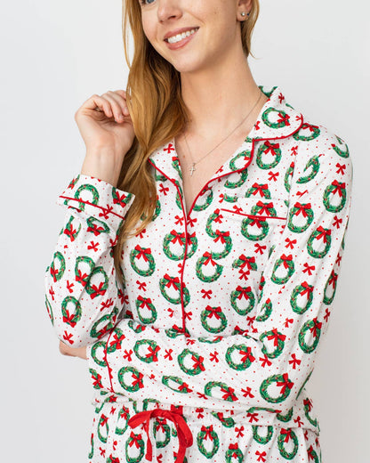 Clara Wreath Long Sleeve Button Up Sleep Shirt   White/Red/Green